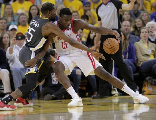  国米铁卫终场前送点，球队险胜仍暴露防守隐患  