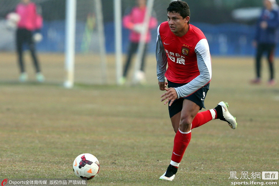  伯恩利主场雨战爆冷，两度领先惜败于热刺铁蹄之下